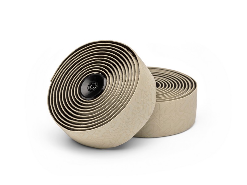 TRAKA VOLANA PRO PEAKED TEAM LTD SAND BEIGE PU / 2.5MM / DEBOSSED